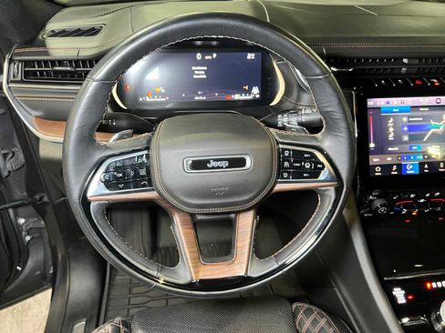 Used 2022 Jeep Grand Cherokee L Summit w/ Advanced Protech Group IV AWD/4WD image 31