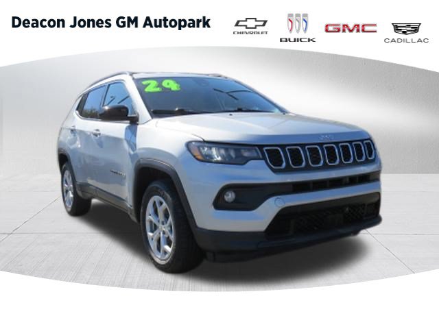 Used 2024 Jeep Compass Latitude AWD/4WD image 1