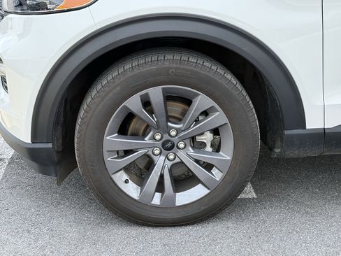 Used 2023 Ford Explorer XLT w/ Equipment Group 202A image 9