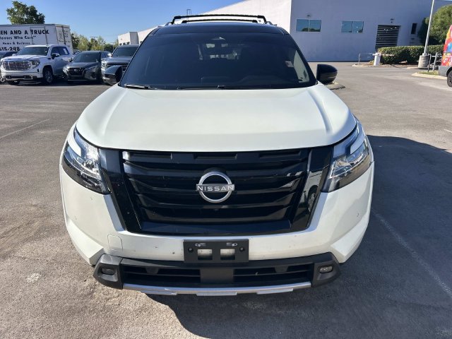 Used 2023 Nissan Pathfinder SL w/ Black Appearance Package AWD/4WD image 2