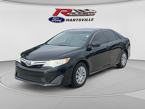 Used 2014 Toyota Camry LE FWD image 2