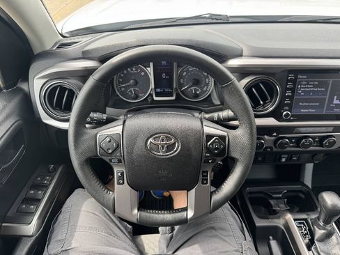 Used 2022 Toyota Tacoma SR5 AWD/4WD image 17