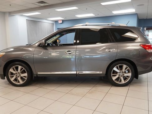 Used 2016 Nissan Pathfinder Platinum AWD/4WD image 2