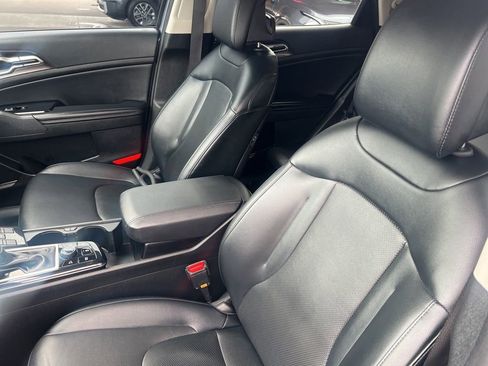 Used 2023 Kia Sportage EX image 5