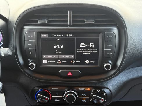 Used 2025 Kia Soul LX image 19