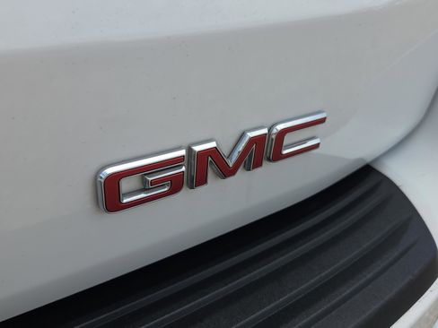 Used 2025 GMC Yukon Denali RWD image 34