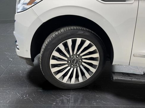 Used 2020 Lincoln Navigator L Reserve w/ Luxury Package image 41