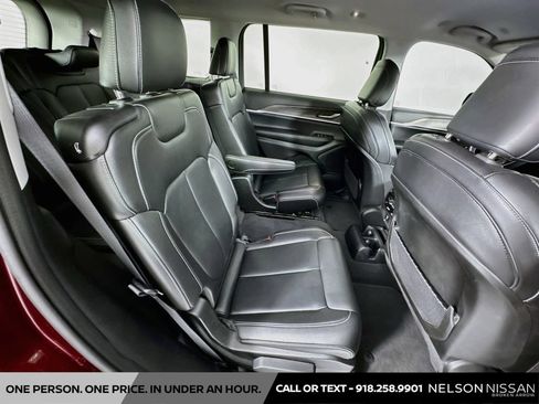 Used 2023 Jeep Grand Cherokee L Limited AWD/4WD image 28
