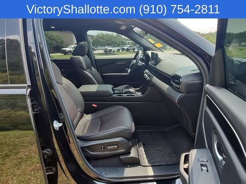 Used 2025 Honda Pilot Black Edition image 36