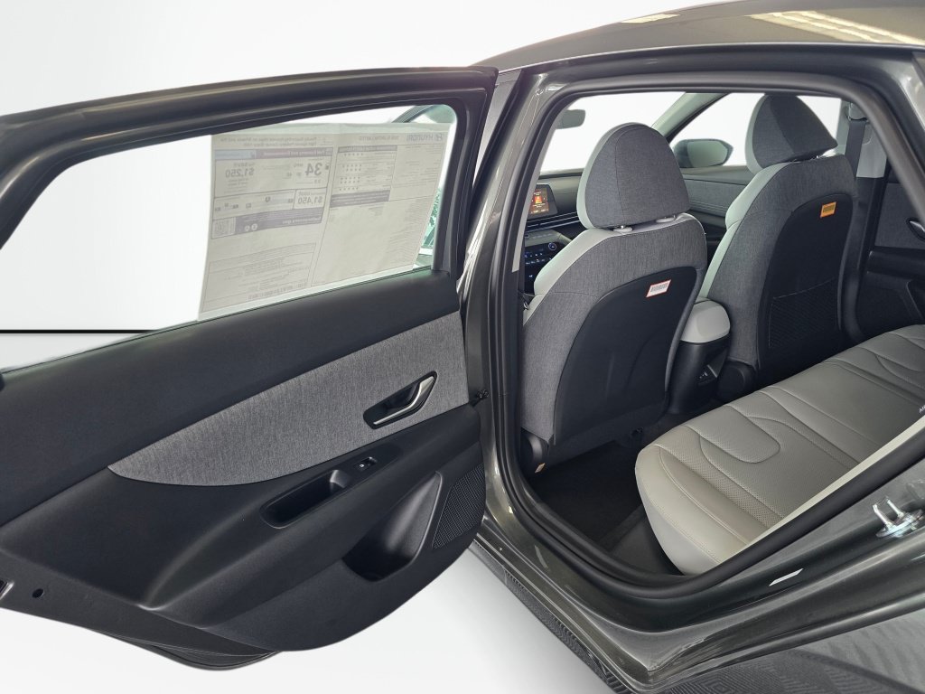 New 2026 Hyundai Elantra Limited FWD image 32