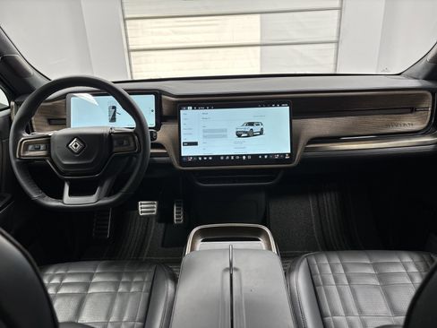 Used 2025 Rivian R1S Premium image 27