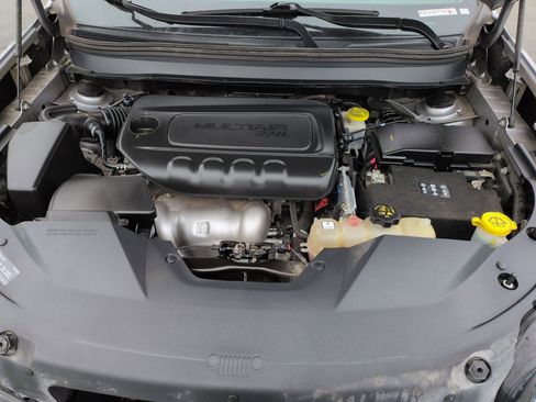 Used 2019 Jeep Cherokee Latitude w/ Popular Appearance Group image 33