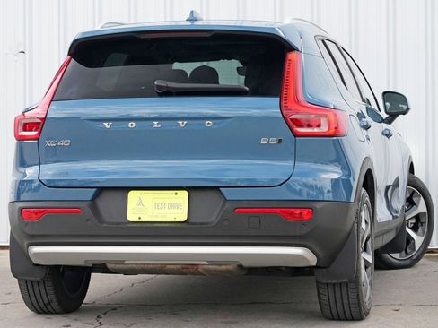 Used 2023 Volvo XC40 B5 Ultimate image 4