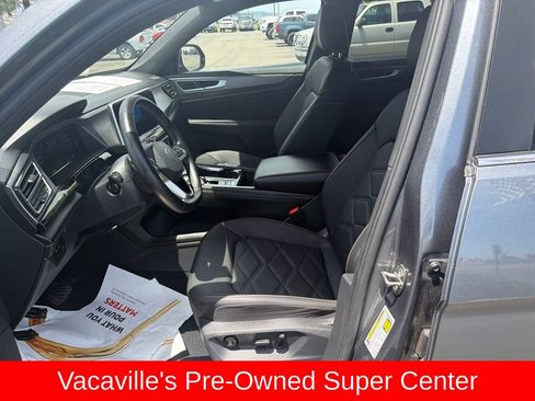 Used 2025 Volkswagen Atlas Cross Sport SE FWD image 9