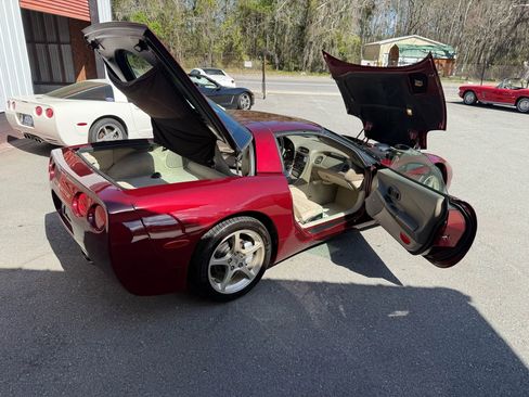 Used 2003 Chevrolet Corvette Coupe w/ Preferred Equipment Group image 32