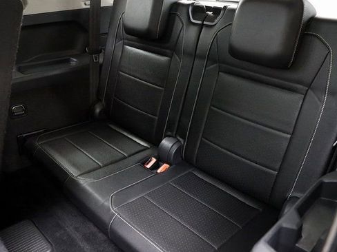 Used 2021 Volkswagen Tiguan SE R-Line image 12