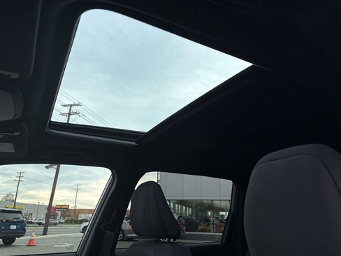 Used 2025 Subaru Forester Premium image 10