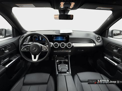 Used 2022 Mercedes-Benz GLB 250 4MATIC w/ Premium Package Lite image 8