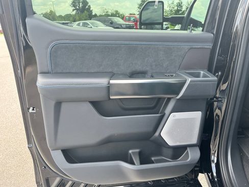 New 2026 Ford F250 Platinum w/ FX4 Off-Road Package AWD/4WD image 11