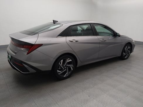 Used 2025 Hyundai Elantra Limited FWD image 10