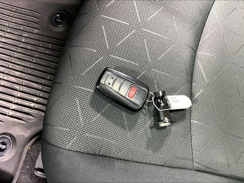 Used 2021 Toyota RAV4 XLE w/ Convenience Package image 31