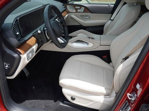 Used 2024 Mercedes-Benz GLS 450 4MATIC image 13