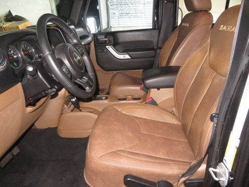 Used 2013 Jeep Wrangler Unlimited Sahara w/ Connectivity Group AWD/4WD image 17