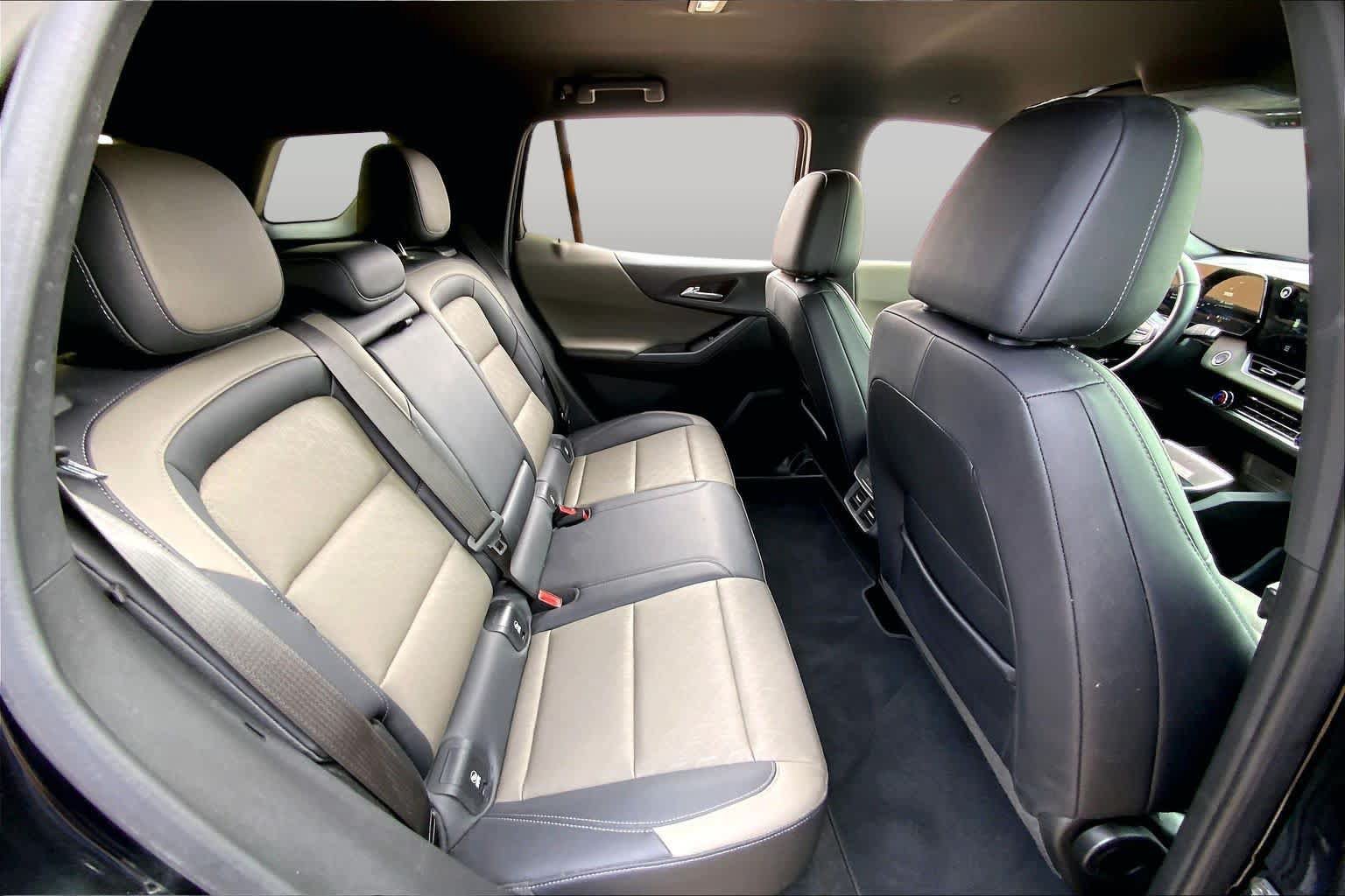 Used 2025 Chevrolet Equinox LT w/ Convenience Package II FWD image 19