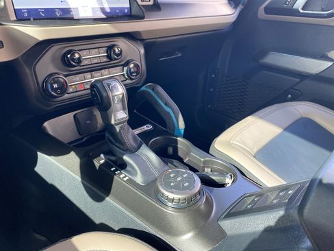 Used 2023 Ford Bronco Wildtrak image 11