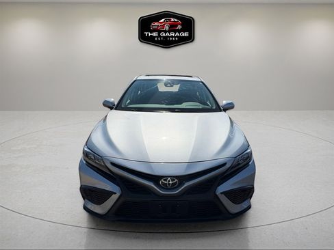 Used 2022 Toyota Camry SE w/ Cold Weather Package image 12