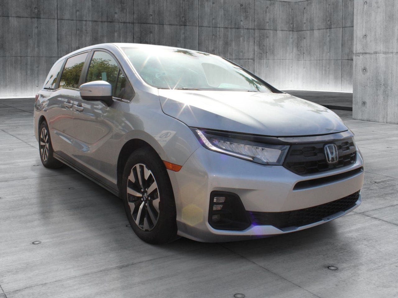 Used 2025 Honda Odyssey EX-L image 9