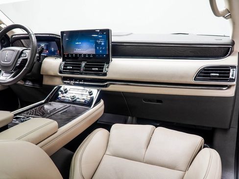 Used 2024 Lincoln Navigator Reserve w/ Monochromatic Package image 16