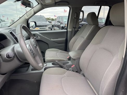 Used 2019 Nissan Frontier SV image 13