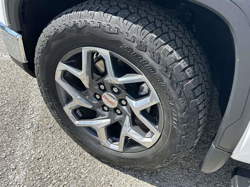 Used 2024 GMC Sierra 1500 SLT image 7