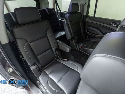 Used 2020 Chevrolet Suburban LT w/ Luxury Package AWD/4WD image 39