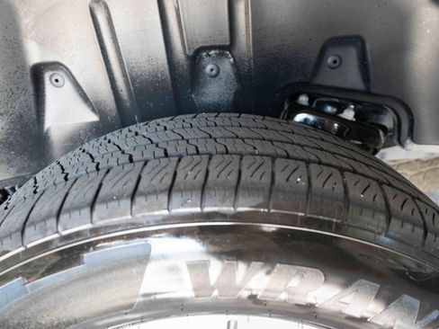 Used 2024 Ford F150 Lightning Lariat AWD/4WD image 28