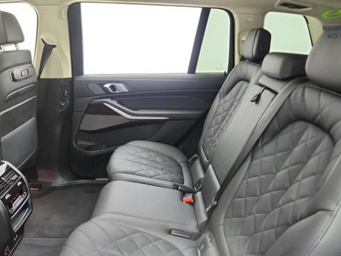 Used 2025 BMW X7 xDrive40i w/ Premium Package AWD/4WD image 46