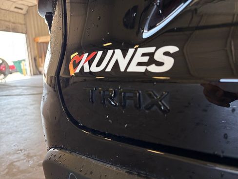 Used 2025 Chevrolet Trax RS w/ Sunroof Package FWD image 46