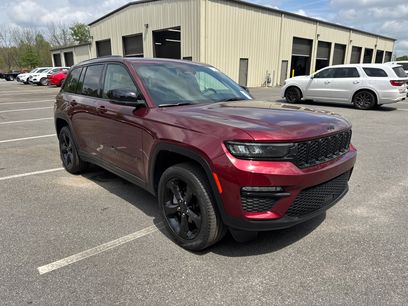 Used 2025 Jeep Grand Cherokee Limited w/ Black Appearance Package