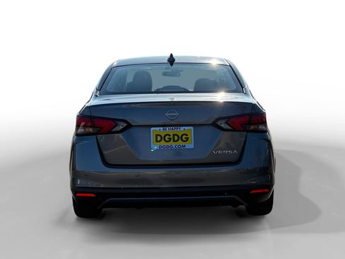 Used 2023 Nissan Versa SV image 4