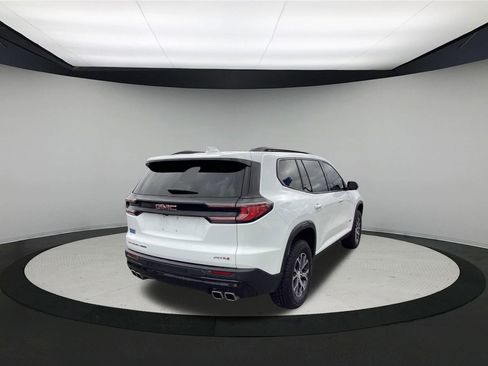Used 2024 GMC Acadia AT4 w/ Luxury Package image 8