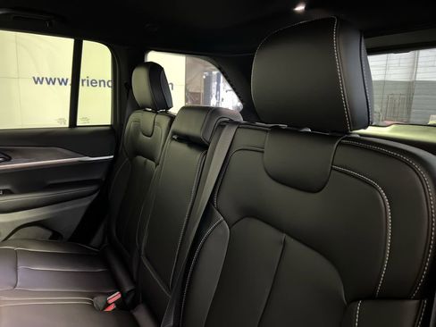 Used 2025 Jeep Grand Cherokee Limited image 30