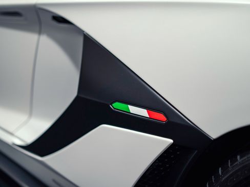 Used 2020 Lamborghini Aventador SVJ AWD/4WD image 25