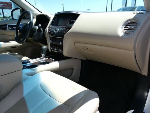 Used 2016 Nissan Pathfinder Platinum AWD/4WD image 14