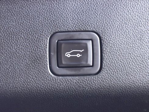 Used 2024 Chevrolet Suburban LT AWD/4WD image 36
