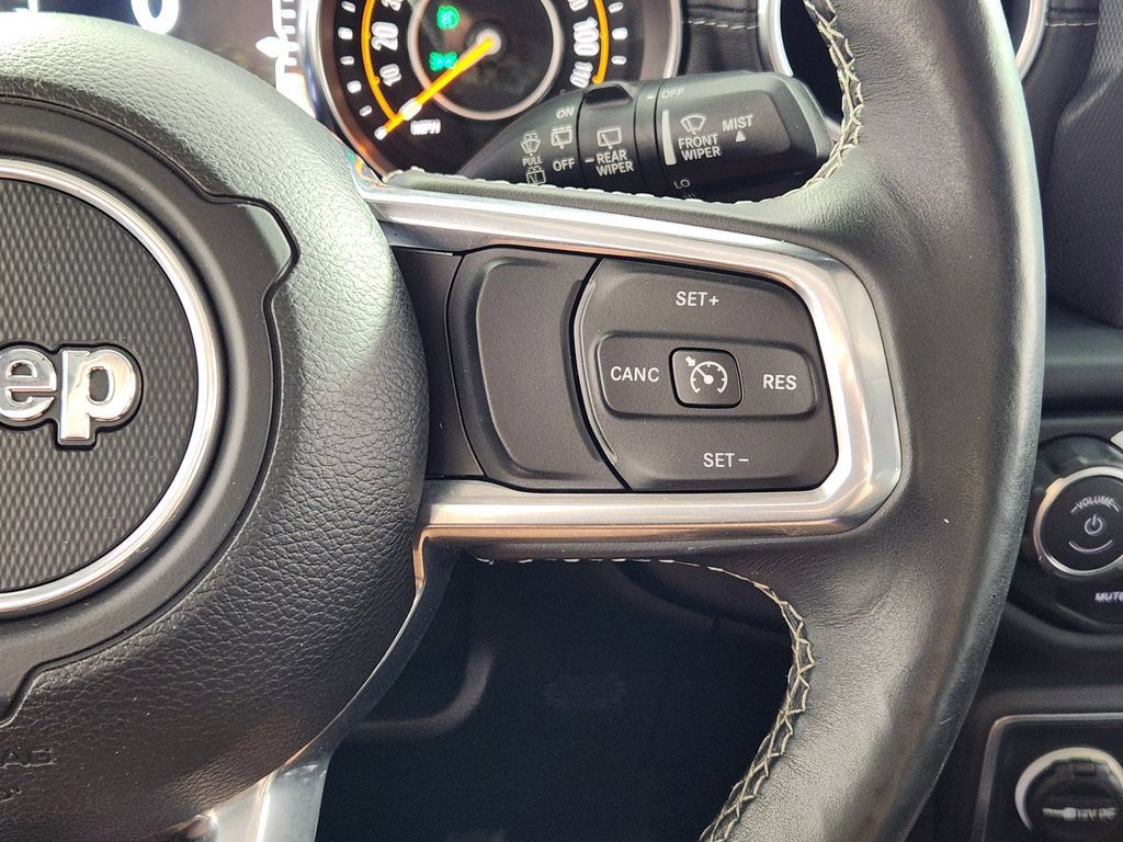 Used 2019 Jeep Wrangler Unlimited Sahara w/ Dual Top Group AWD/4WD image 18