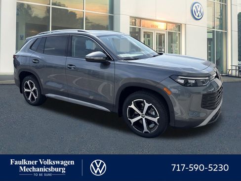 New 2025 Volkswagen Tiguan SE image 1