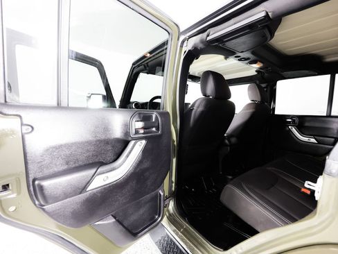 Used 2016 Jeep Wrangler Unlimited Sahara image 15