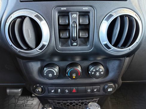 Used 2014 Jeep Wrangler Unlimited Sahara w/ Connectivity Group image 19