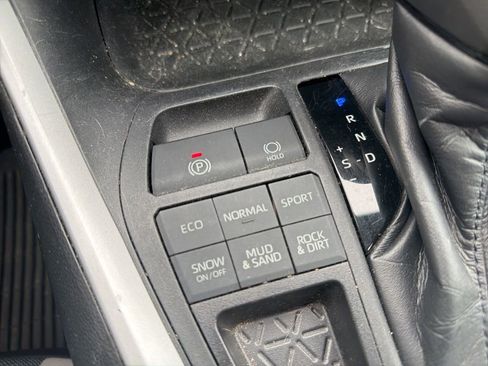 Used 2020 Toyota RAV4 XLE w/ Convenience Package AWD/4WD image 29